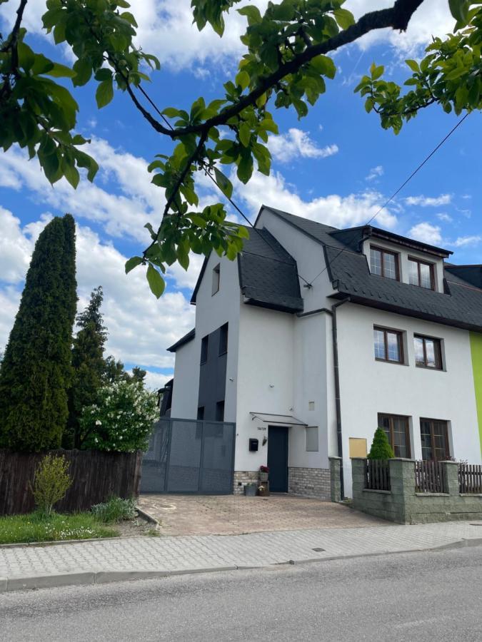 Apartment Dubnica-Prejta 2 Dubnica nad Vahom Exterior photo